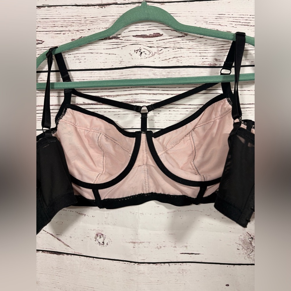 Torrid Blush Pink Lace Underwire Bra with Corset Piping in Size 2 - Picture 9 of 9